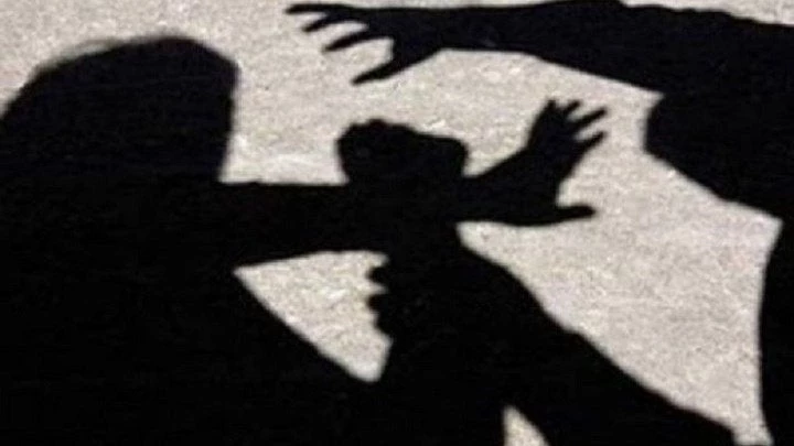 Γιορτινός εφιάλτης για αξιωματικό – Την γρονθοκόπησε και αποπειράθηκε να τη βιάσει